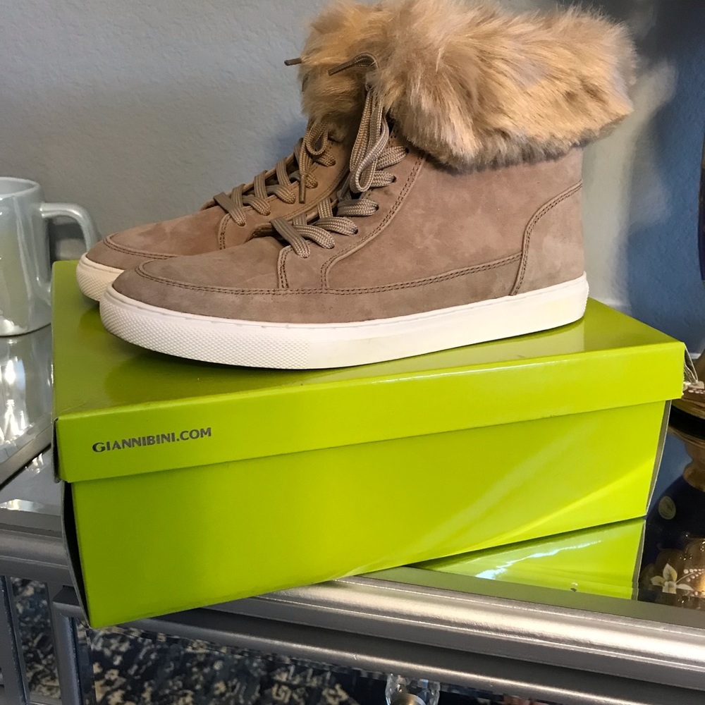 Like new Gianni Bini high sneakers